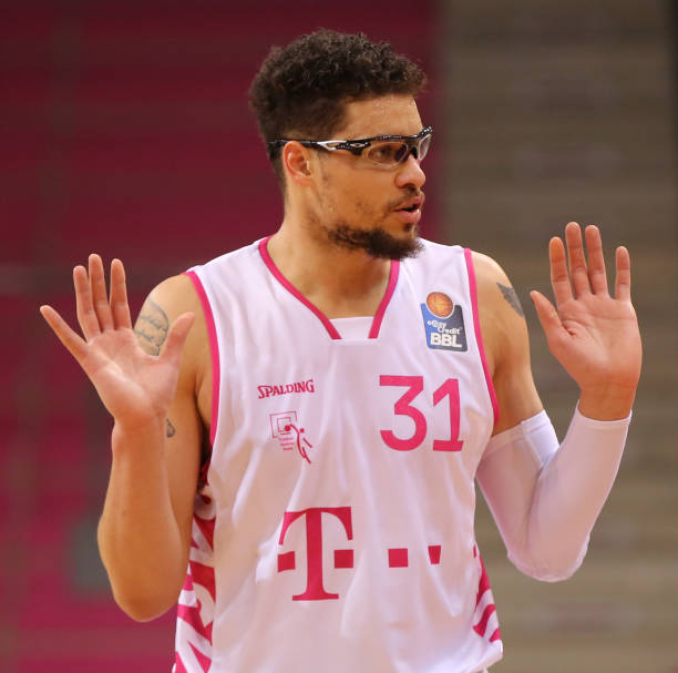 A处于社交 A处于社交