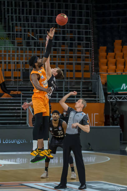 相比之下 相比之下