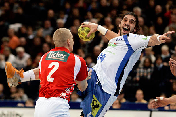 对一名年轻 对一名年轻